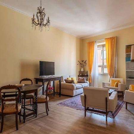 Elegante Appartamento Centrale Rome Luaran gambar